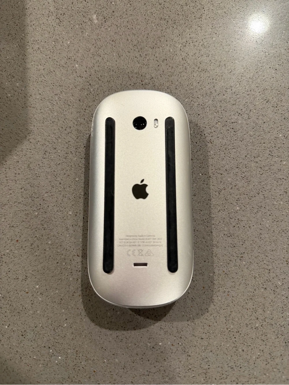 Apple White Wireless Magic Mouse - Multi-Touch Bluetooth